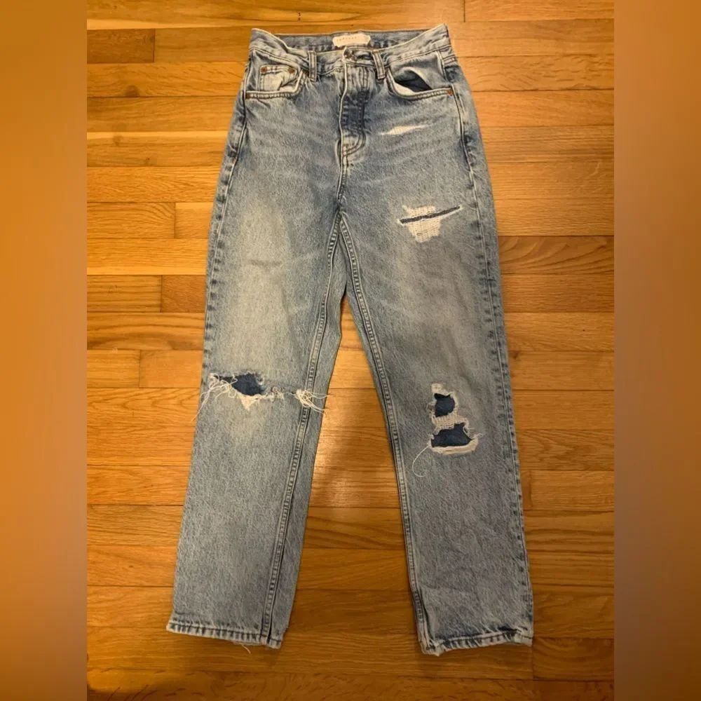 TopShop size 25โdistressed jeans blue straightโleg